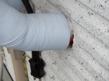外壁の配管貫通部の隙間